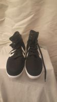 Hummel baskets montantes, taille 45 . Neuves.