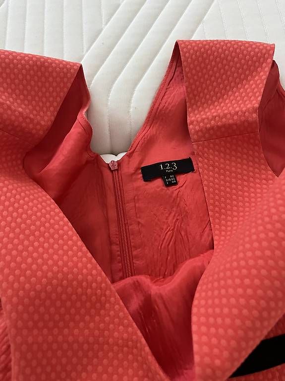 Robes: Robe – D'occasion à Neuchâtel par duc_7gl7 1