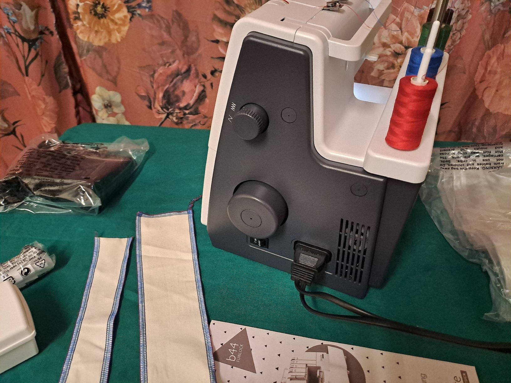 Bernina Nähmaschinen: Bernina bernette b44 funlock – Gebraucht aus Belp von amalija 3
