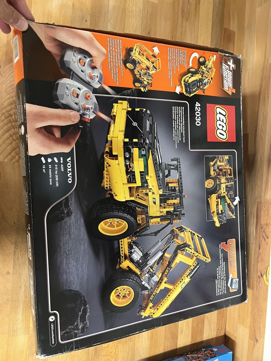 Lego Kit di costruzioni: Lego Technic Volvo Radlader 42030 – Usato da embrach venduto da kialle 1
