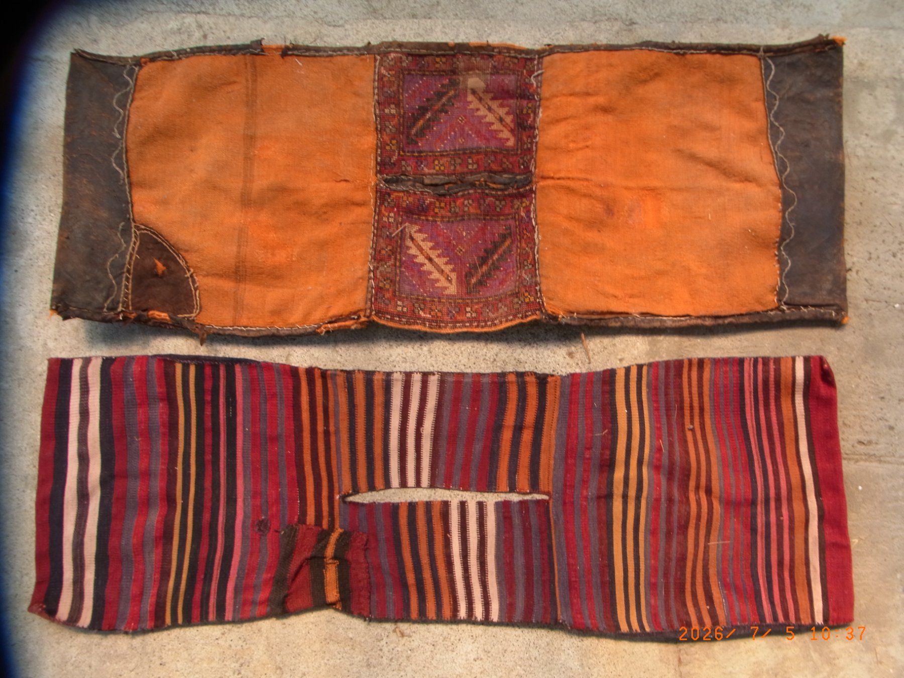 Teppiche: Antike Satteltaschen mit Teppichmuster Leder Handarbeit U... – Gebraucht aus Uezwil von Fauchi51 5