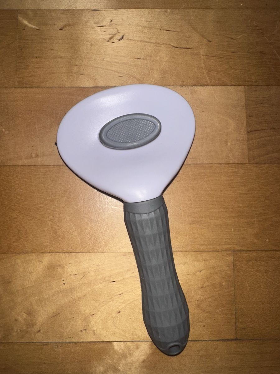 Prodotti per la cura & articoli per la pulizia: Brosse pour chien à poils longs et chat – Usato da Le Lignon venduto da Crocogril 1
