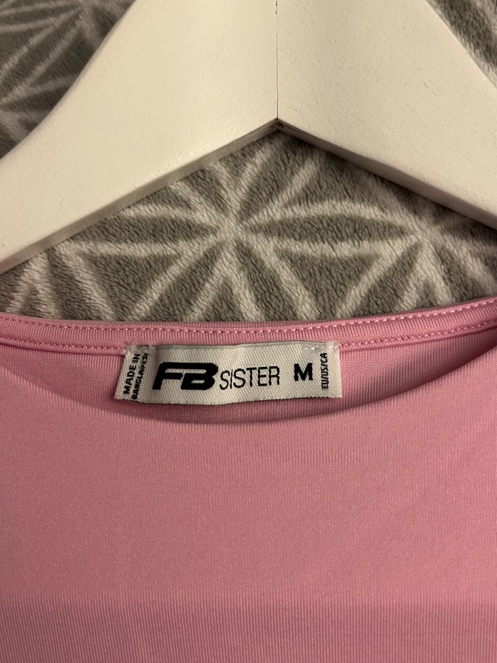Top: FB Sister Crop Top Rosa Gr. M – Usato da Oberkulm venduto da angela_05 2
