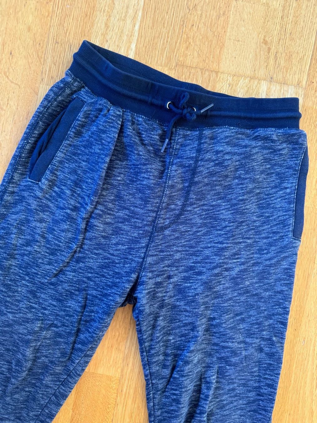 H&M Pantaloni: Trainerhose von H&M – Usato da Spiez venduto da HomeShoppingSpiez 1