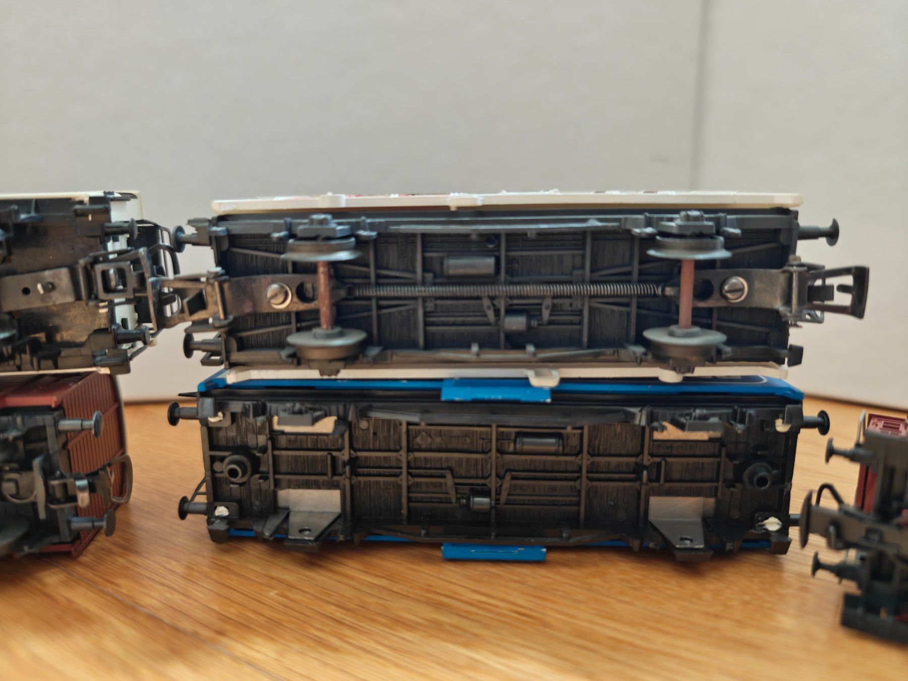 Märklin Modelleisenbahnen: 5 H0 Güterwagen, defekt – Gebraucht aus Bern von JGBahn 6