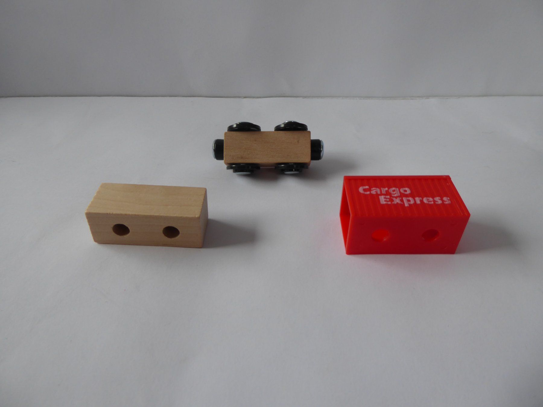 Giocattoli: Innovakids Wagen, 2 Container....zu Brio Bahn passend, neu – Nuovo (secondo la descrizione) da Turbenthal venduto da Nautop 1