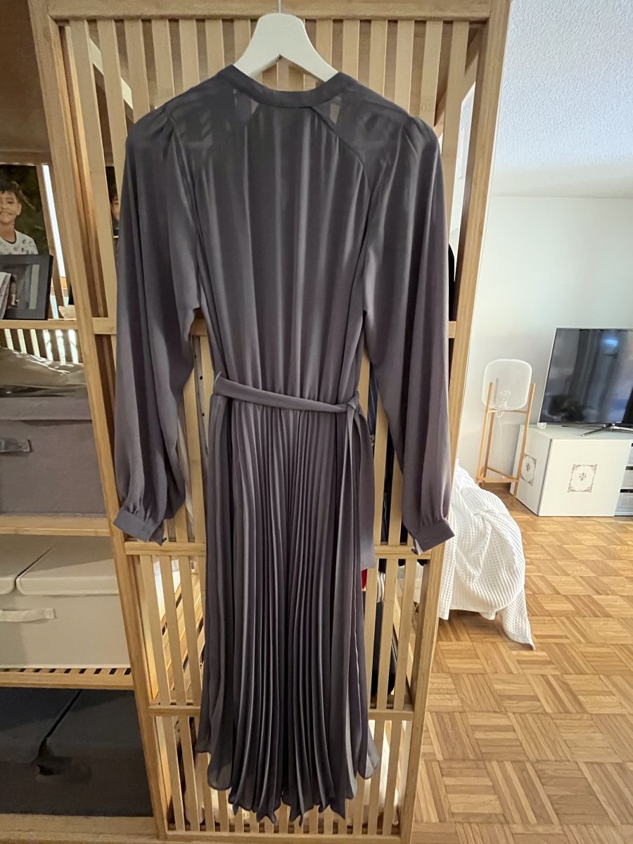 H&M Kleider: Graues Kleid  – Gebraucht aus Dübendorf von NissanCC 2