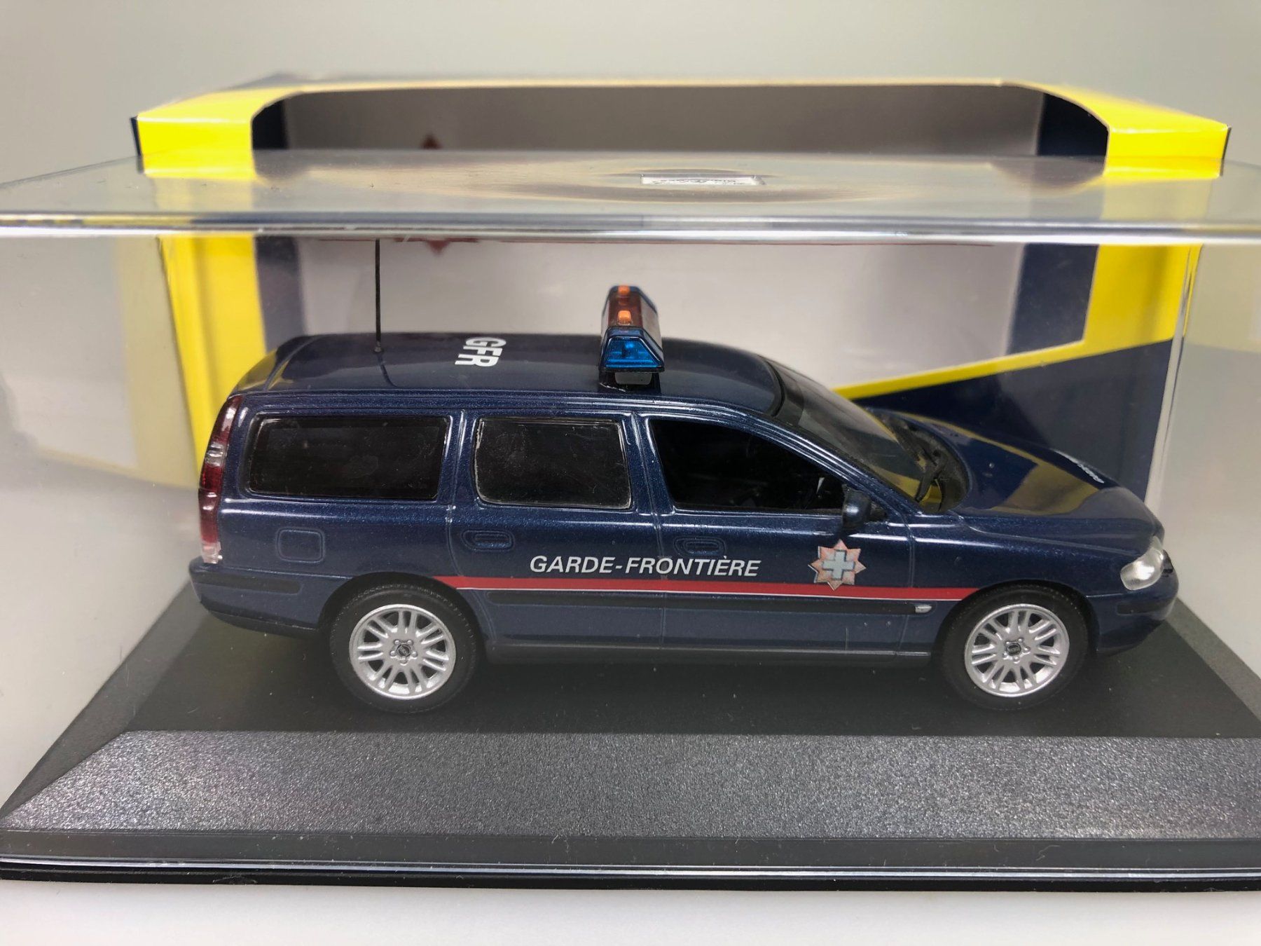 Volvo Modellautos: Volvo V70 Garde-Frontiere - Minichamps - 1:43 – Gebraucht aus Widen von Himan 3