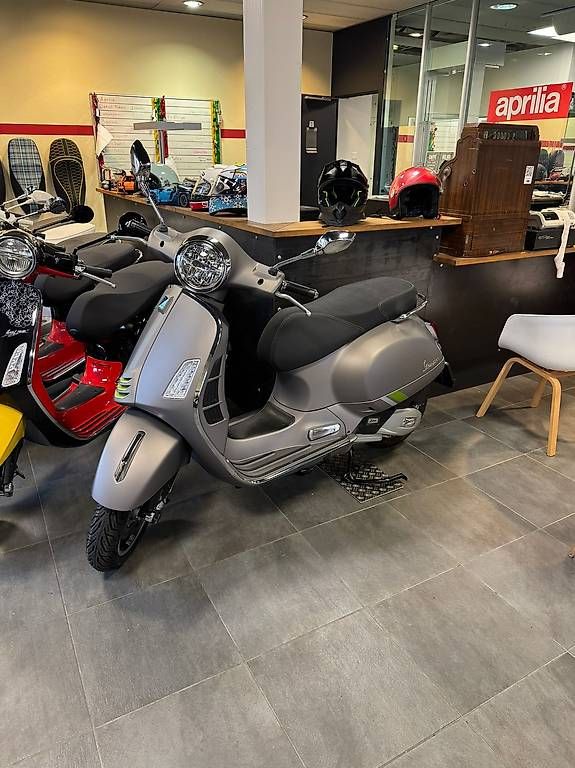 Vespa Scooter: Vespa GTS 125 SuperTech Euro 5+ – Nuovo e nell'imballaggio originale da Zürich venduto da FortySixGmbH