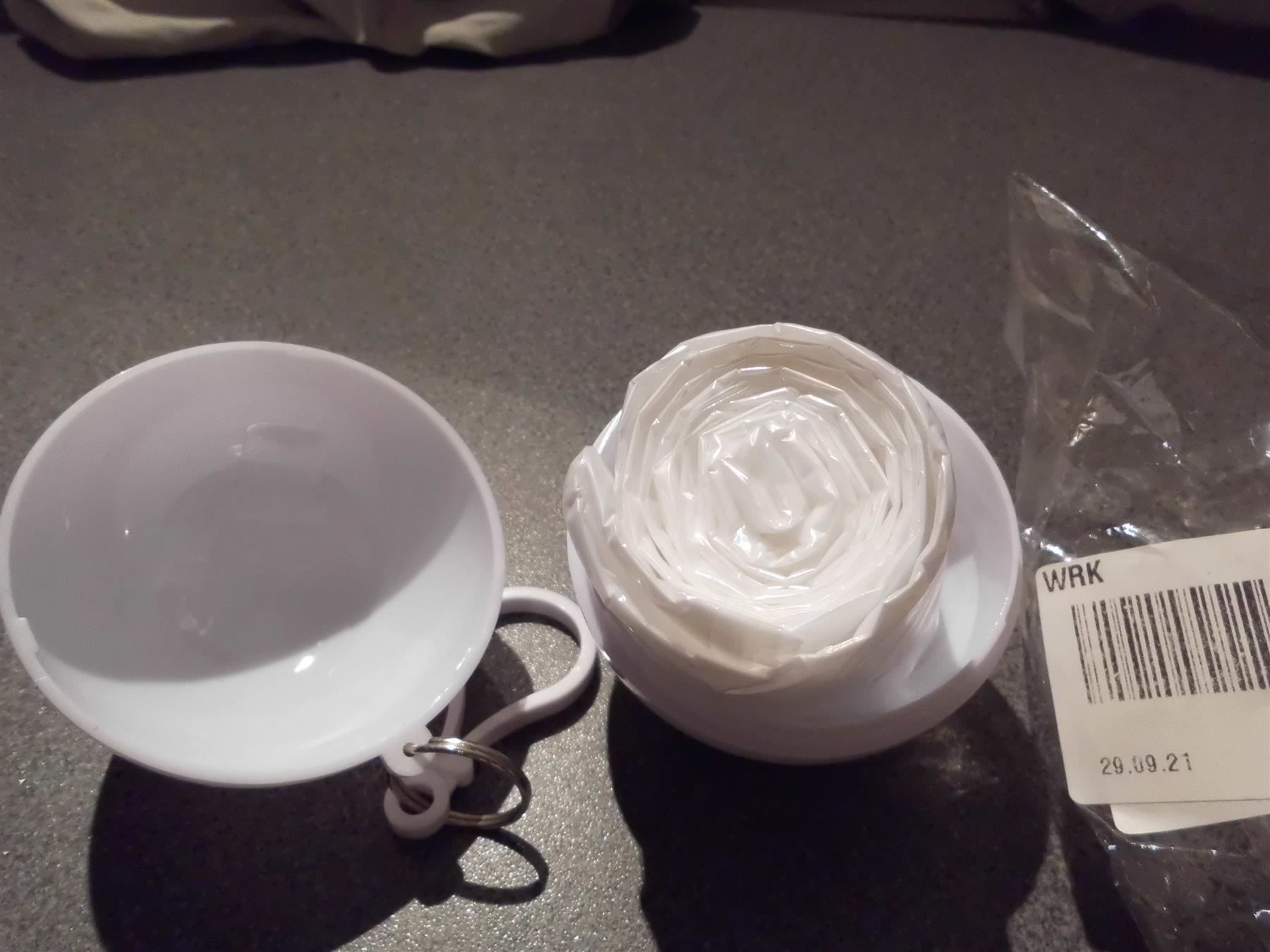 Sonstige Kleidung & Accessoires: Regenponcho, Grösse One Size, in  einer Kugel – Neu und originalverpackt aus Zürich von abraxas1291 1