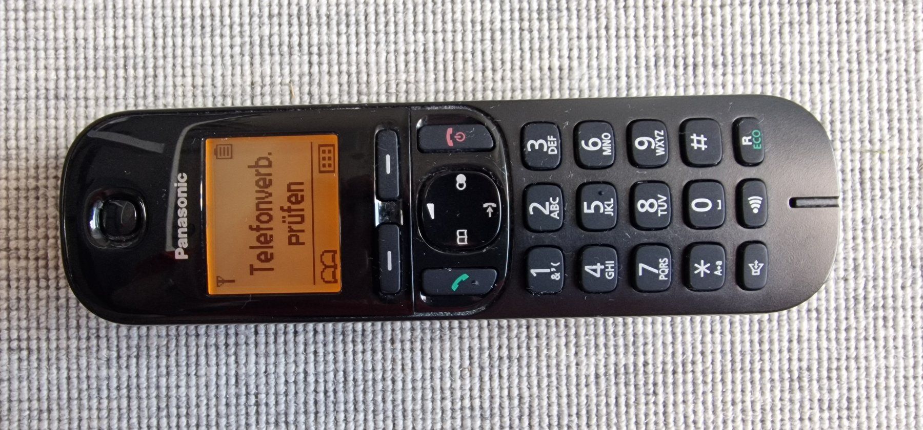 Panasonic Telefone: Panasonic DECT Basisstation mit 2 Funktelefonen (C220SL) – Gebraucht aus Fehraltorf von Hew 2