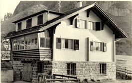 UNTERSCHÄCHEN am Klausenpass - Ferienkolonie Dorfblick