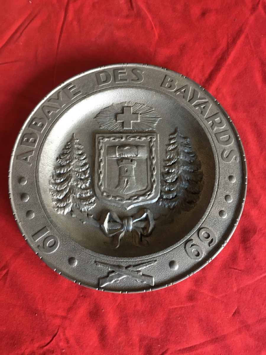 Pareti & Soffitti: Plat en étain abbaye des Bayards – Usato da Les Bayards venduto da Mutz51