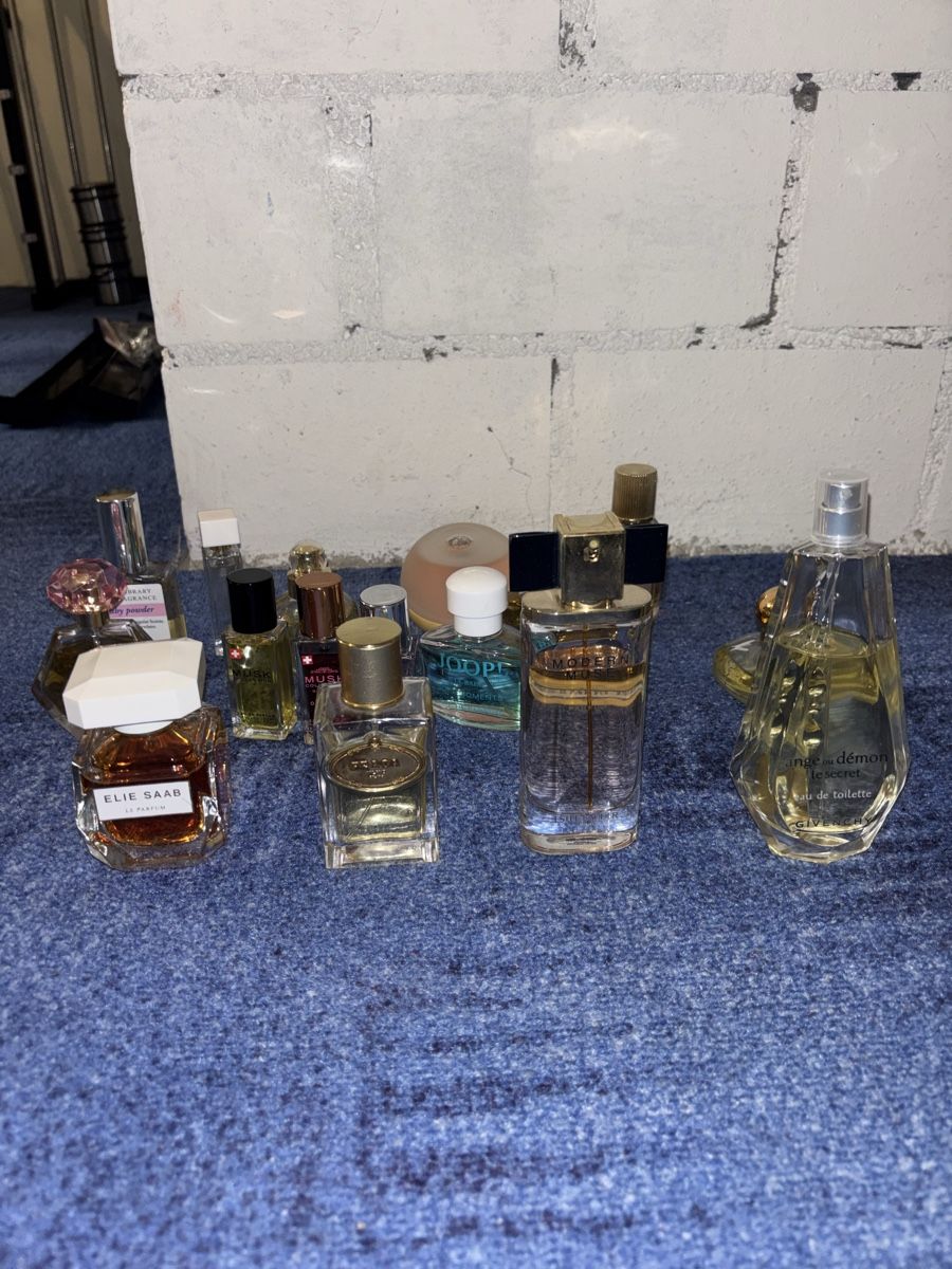 Profumi & Eau de Toilette: Diverse Parfümflakons / Parfümsammlung als Deko oder Sammlun – Usato da Seengen venduto da mih._98
