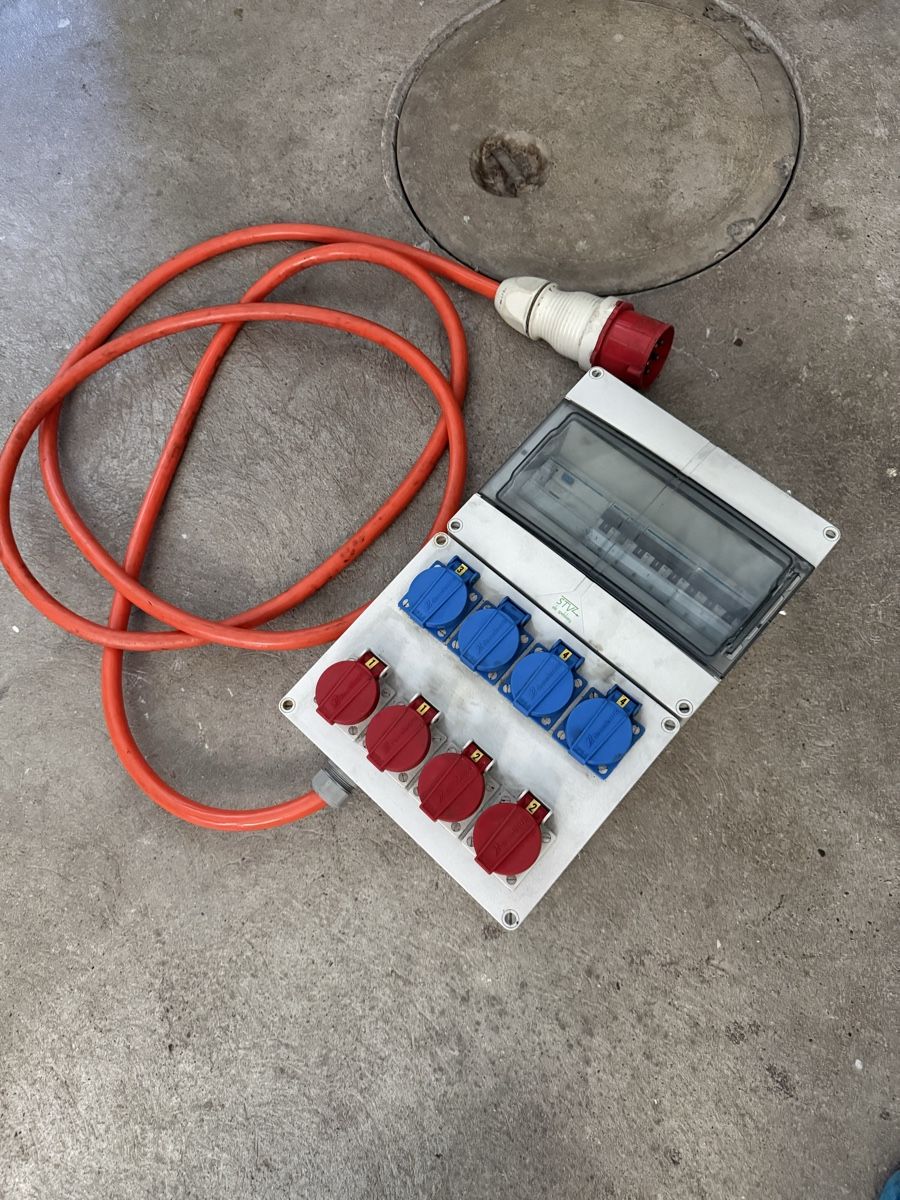 Alimentation électrique: Stromverteiler 32A Demelectric  – D'occasion à Bettlach par mehr86