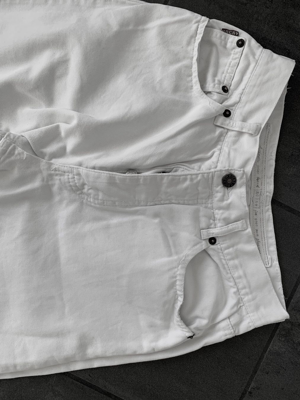 Jeans: Rocky weisse Jeans Damen M 32 – Gebraucht aus Auenstein von mar_8mxd 1