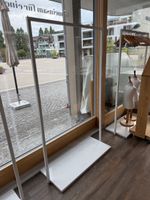 Elegante Kleiderstangen weiss glanz