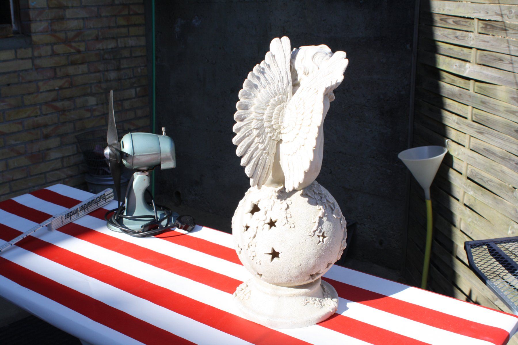 Statuette: ENGEL GROSSER SCHÖNER ENGEL AUF KUGEL – Usato da Wauwil venduto da Pneuedy 4
