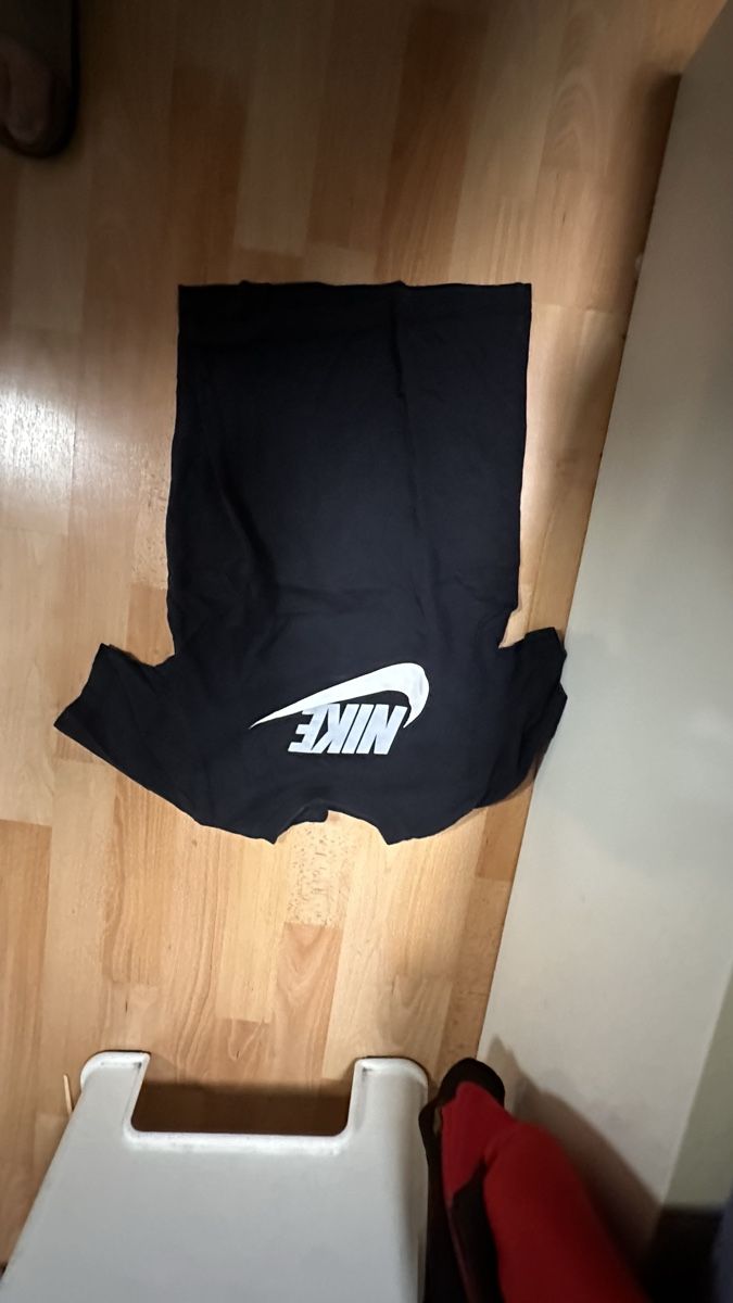 Nike Ensembles coordonnés: Nike Trainer mit Tshirt – D'occasion à Oberwil BL par Noname1974 2