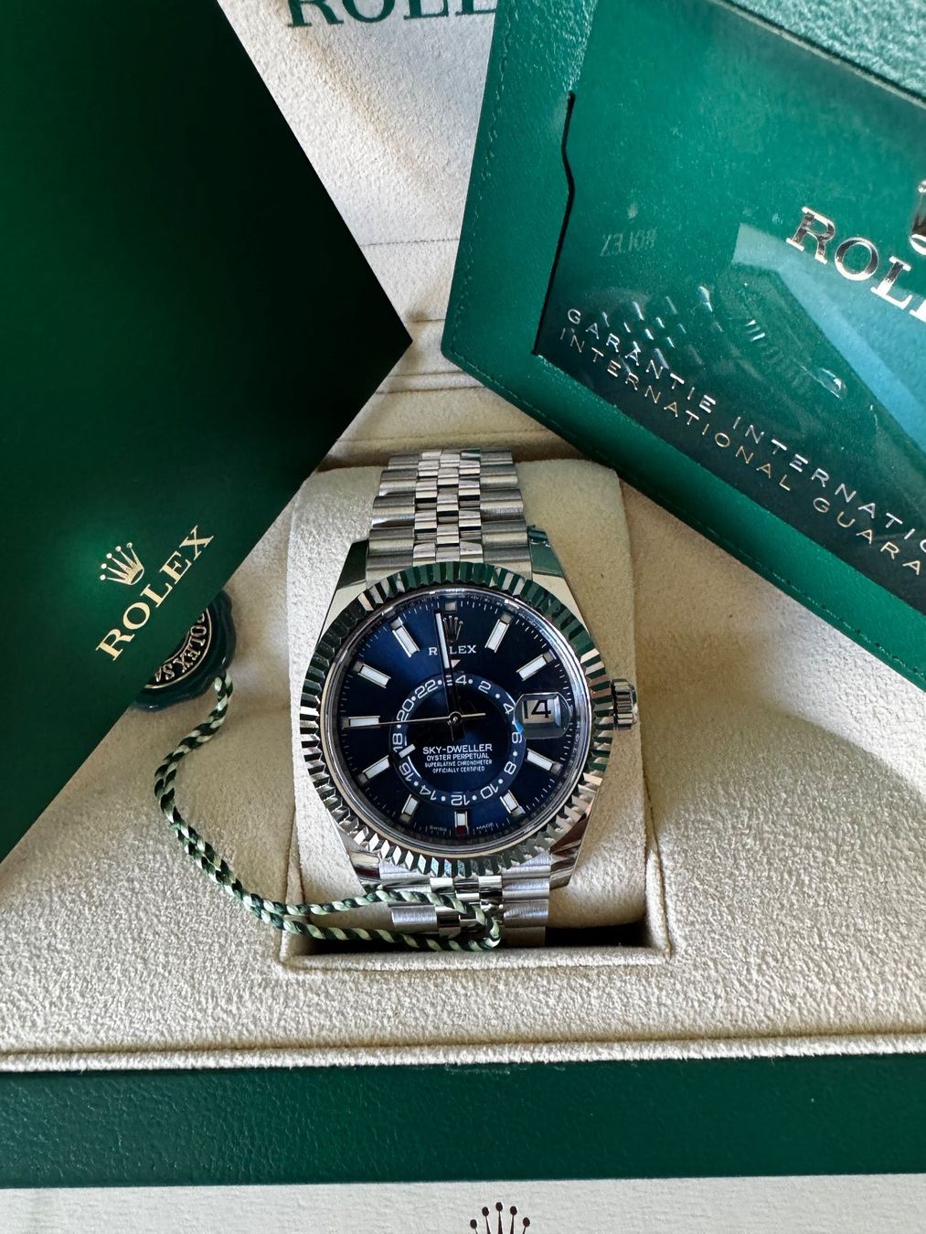 Rolex Orologi: Rolex / SkyDweller / 42mm / Ref: 336934 / CH-2022 / Fullset! – Usato da Sursee venduto da itimely 1