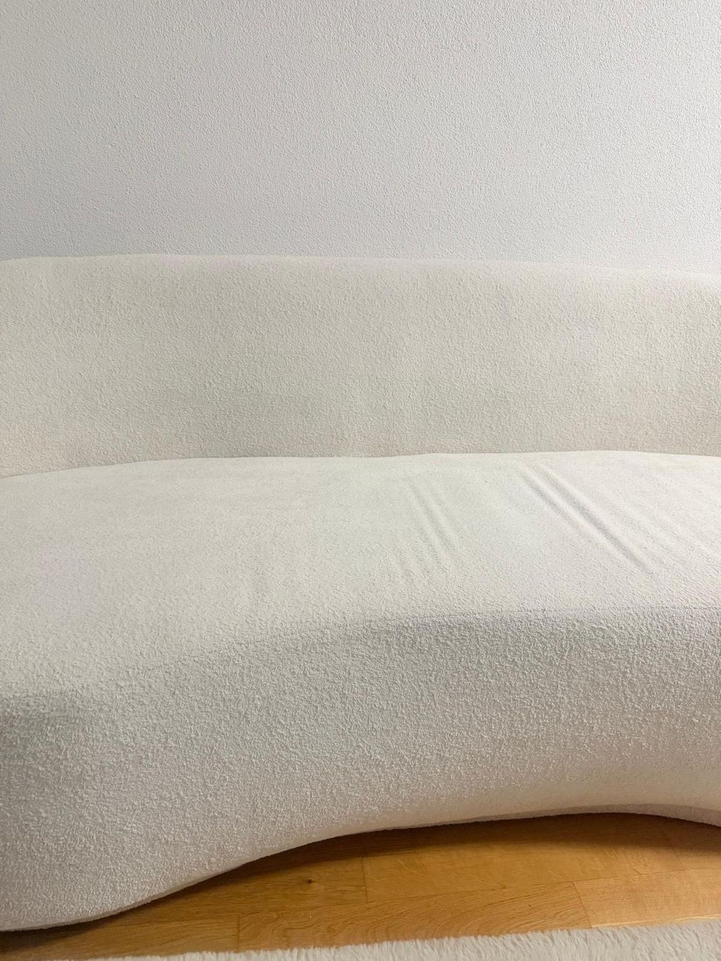 Conforama Divani: Couch Bouclé creme geschwungen modern sofa – Usato da Zürich venduto da tod_p97s 2