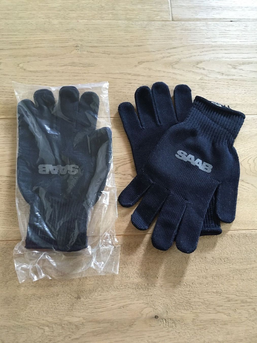 Altri accessori da uomo: Saab Handschuhe mit Noppen (Gr. 8) – Nuovo e nell'imballaggio originale da Bauma venduto da haelge01
