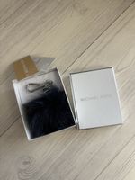 Michael Kors porte-clés pompon fourrure bleu marine neuf!