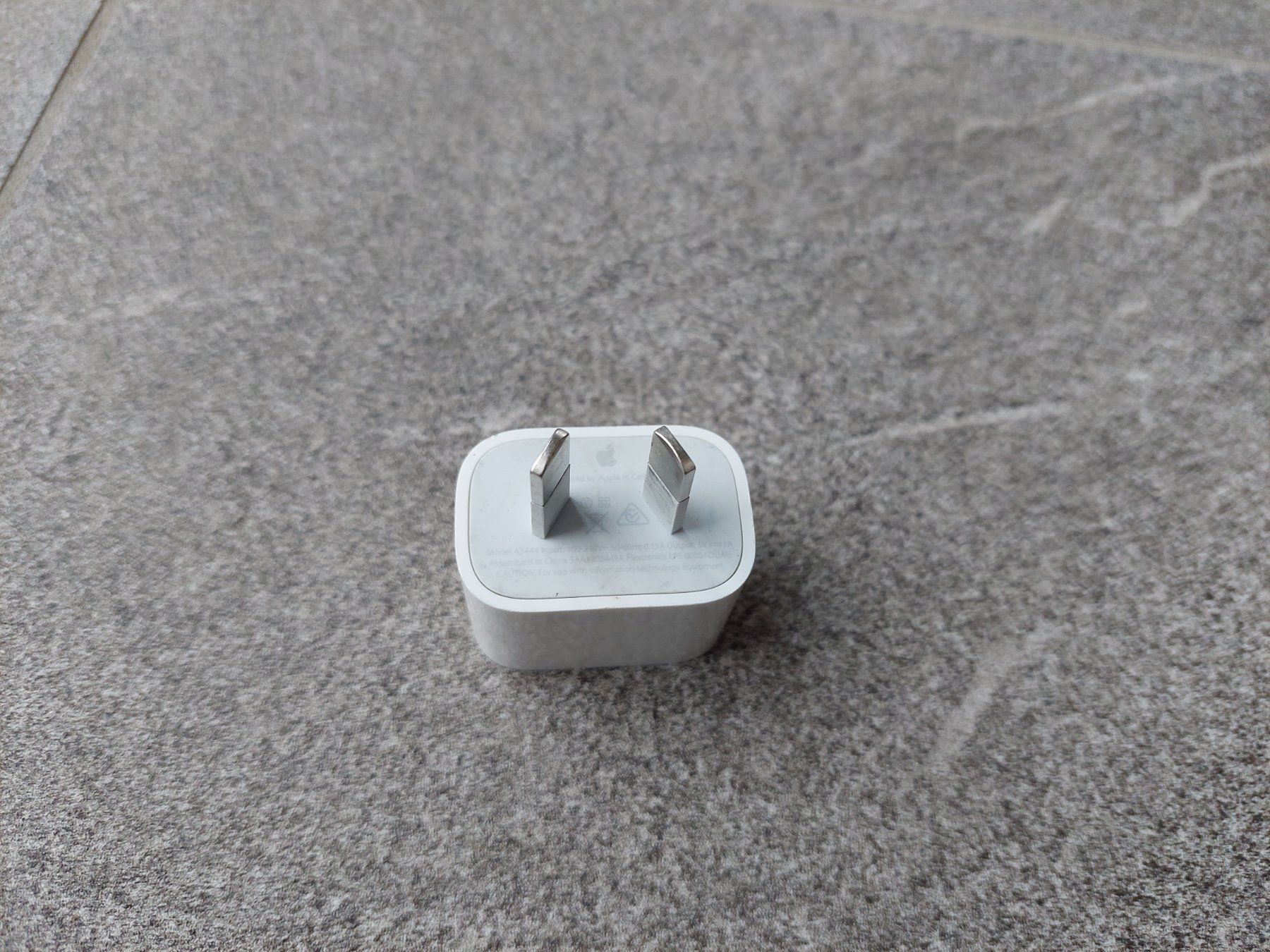 Apple Lecteurs & Adaptateurs: Apple USB Ladegerät mit australischem Stecker – D'occasion à Wiesendangen par troawus 2