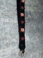 Schwarzer Hallhuber Taschenriemen mit Blumen Applikation!