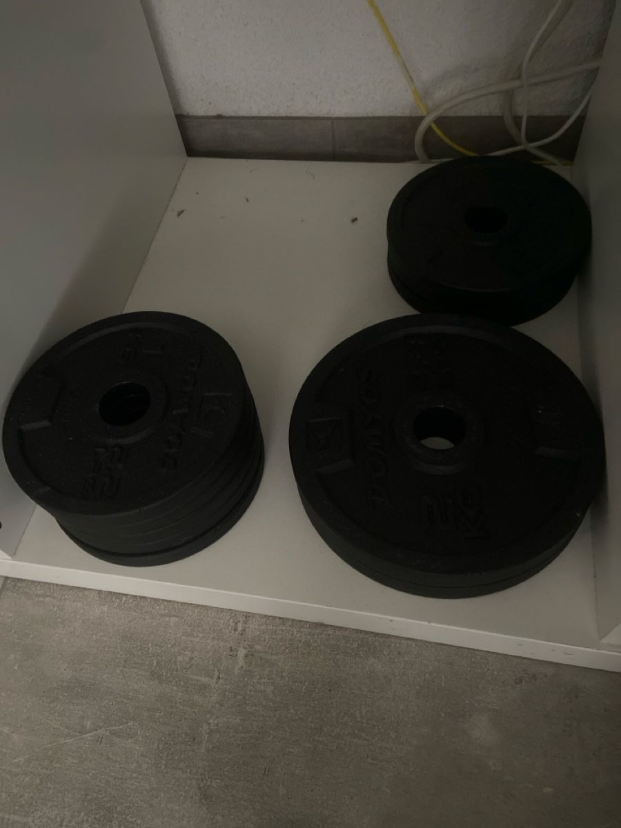 Decathlon Poids & Haltères: Malette décathlon 20kg + 10kg  – D'occasion à Ste-Croix par Elsa_illigo 2