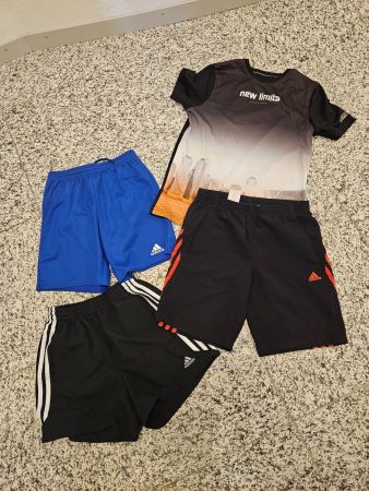 Sportbekleidung Set 3 Adidas Shorts und Shirt, 146/152