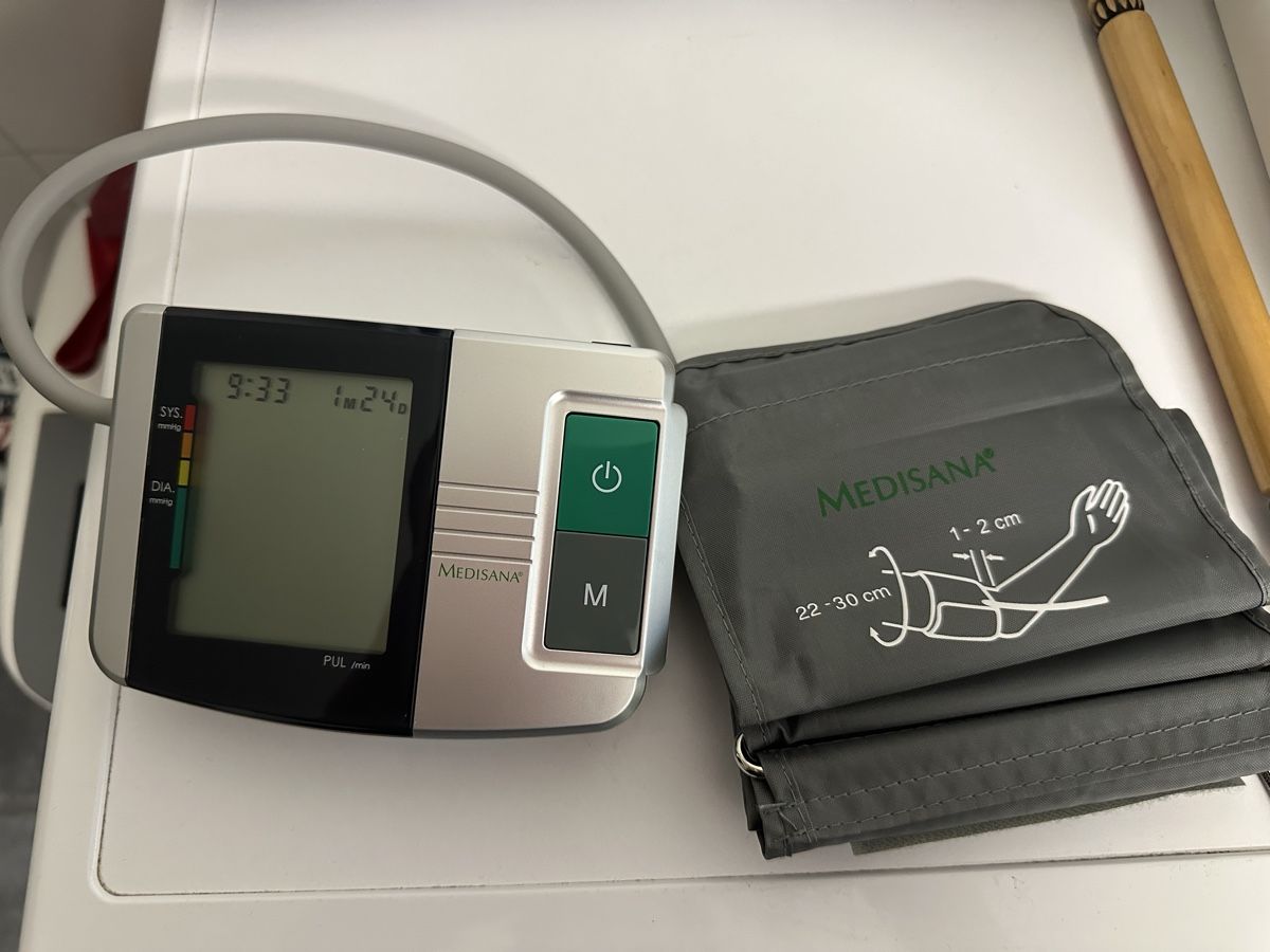 Medisana Messen: Medisana Oberarm Blutdruckmessgerät – Neu (gemäss Beschreibung) aus Zufikon von tam_gfx6