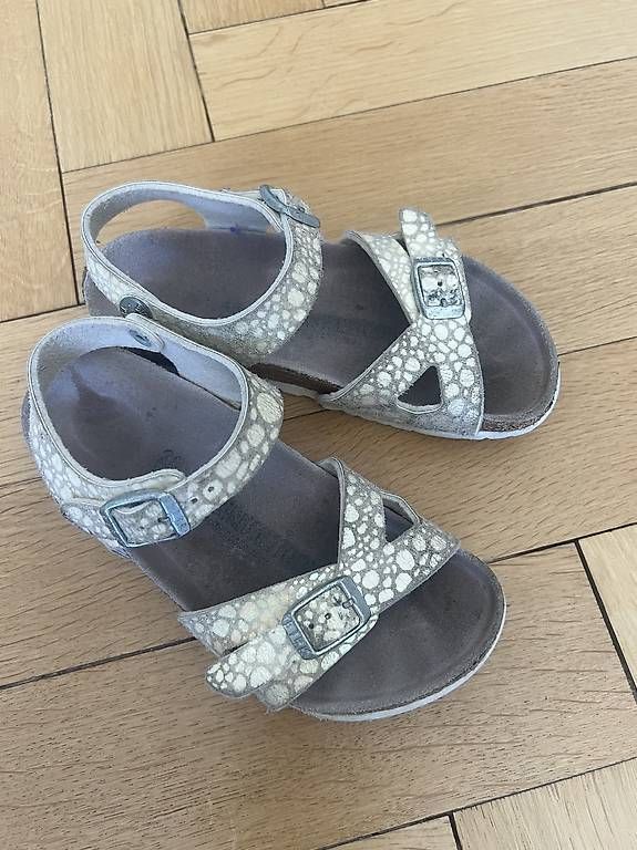 Chaussures filles: Birkenstock 28 – D'occasion à Bern par janananani