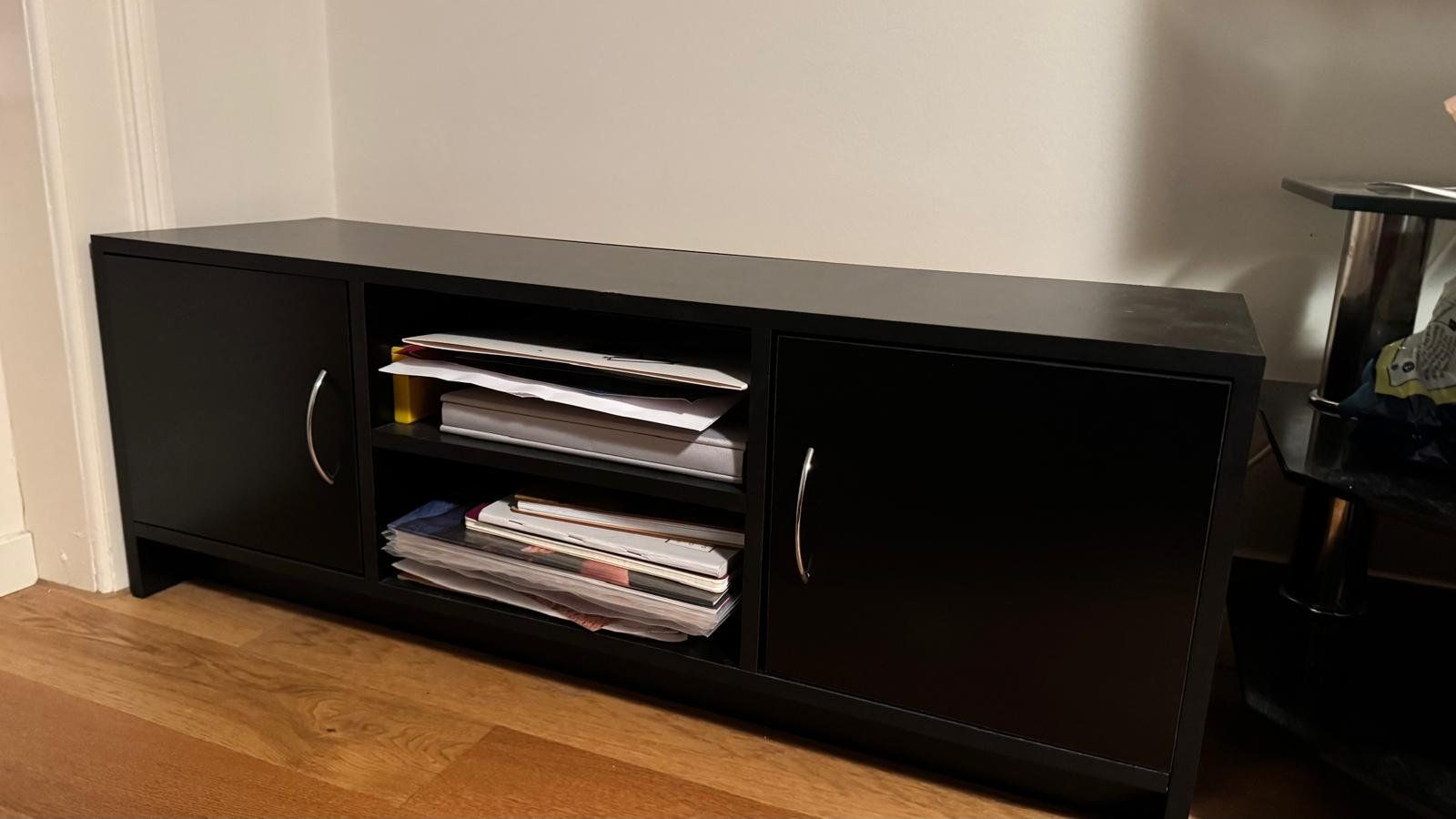 Mobili TV: Small TV stand with cabinets – Usato da Luzern venduto da kim_my9c 1