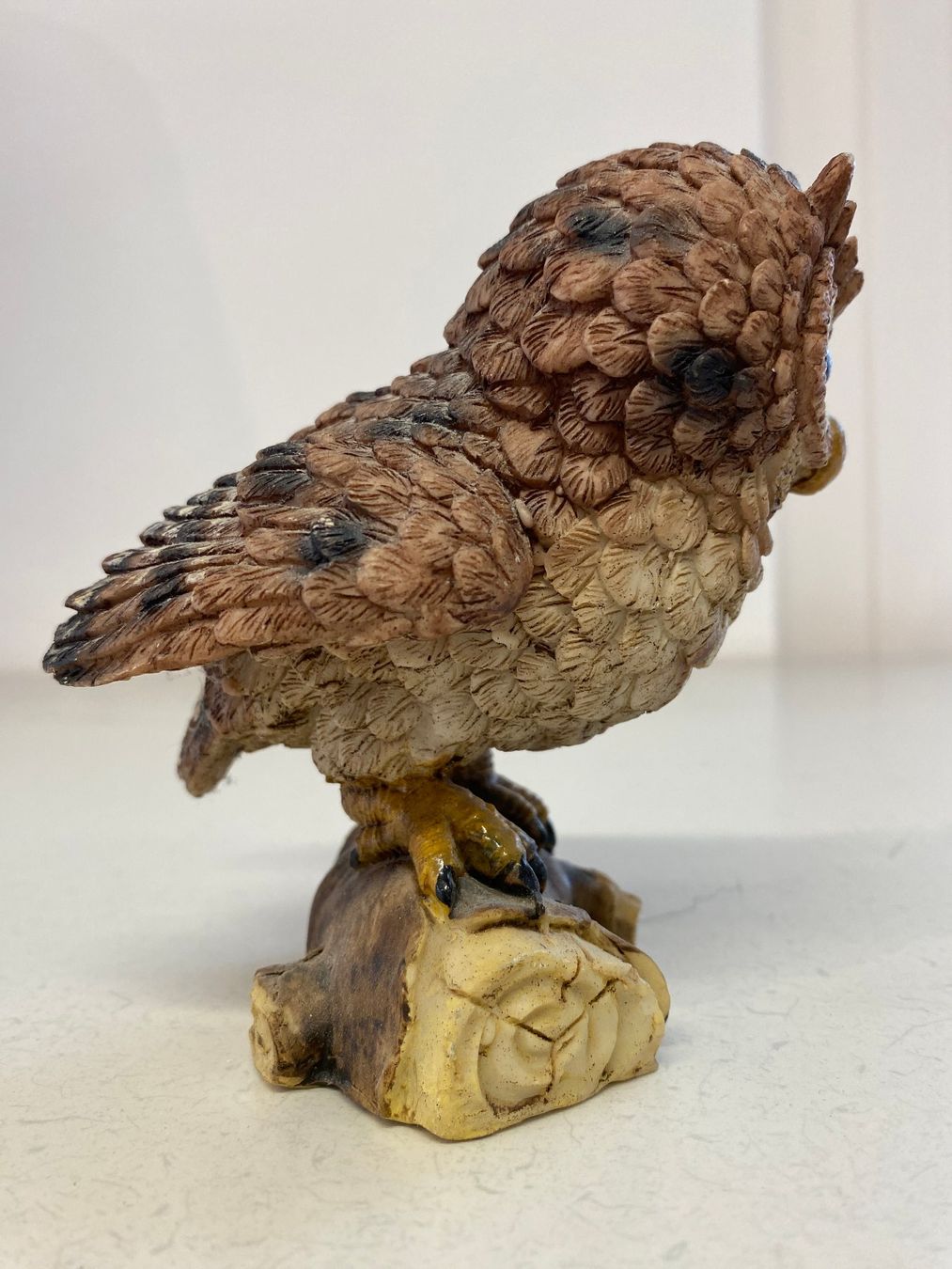 Figurines: kleine Norwegische Eulenfigur aus Baumharz – D'occasion à Niederhelfenschwil par Chleeblatt1938 1