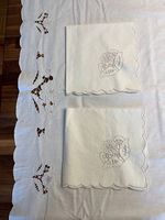 Nappe brodée en lin (140x174cm) avec 6 serviettes (42x46cm)