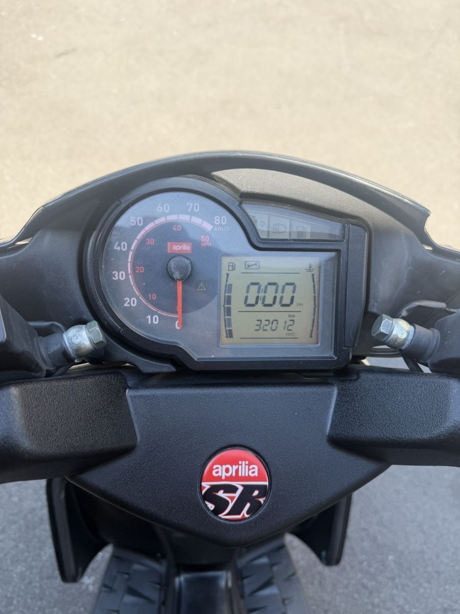 Aprilia Scooters: Aprilia SR50  – D'occasion à Schwanden GL par jm7_s5kk 7