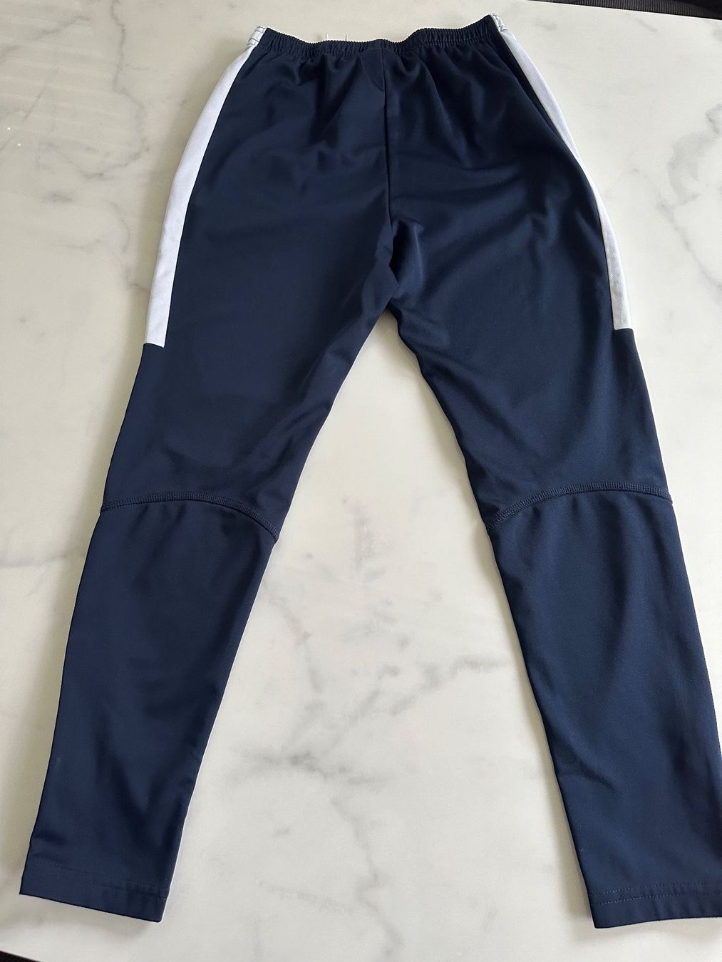 Nike Hosen: Nike Kinder Trainerhose Gr. 137-147 – Gebraucht aus Lausen von Swissart123 2