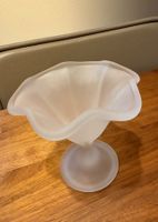 Elegante Dessert-Schalen aus satiniertem Glas