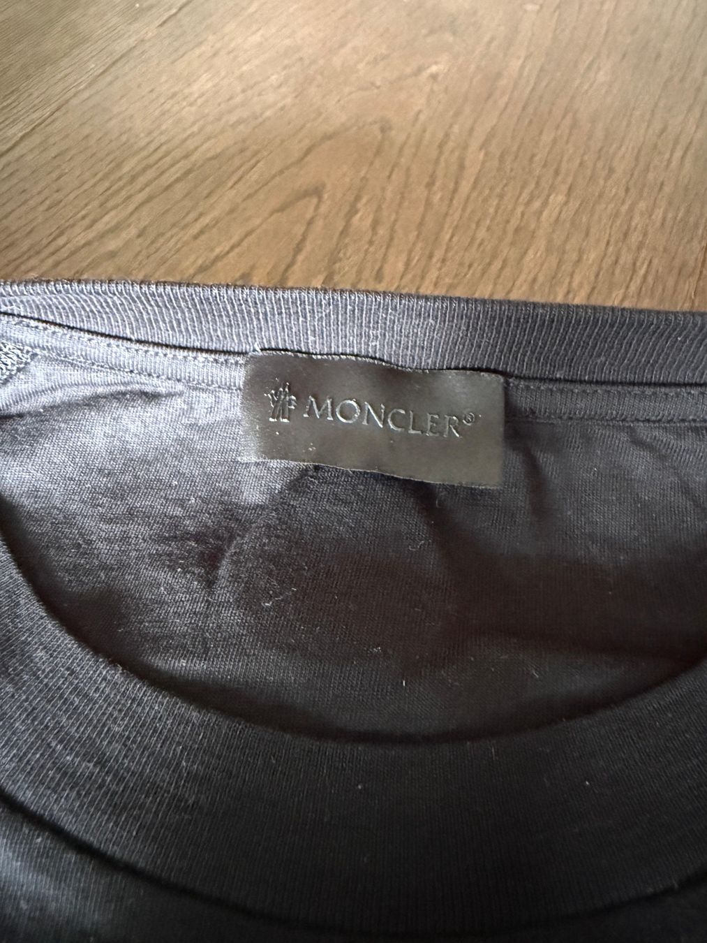 Moncler T-Shirts: Moncler T-Shirt – Gebraucht aus Zollikerberg von Zermatt69 1