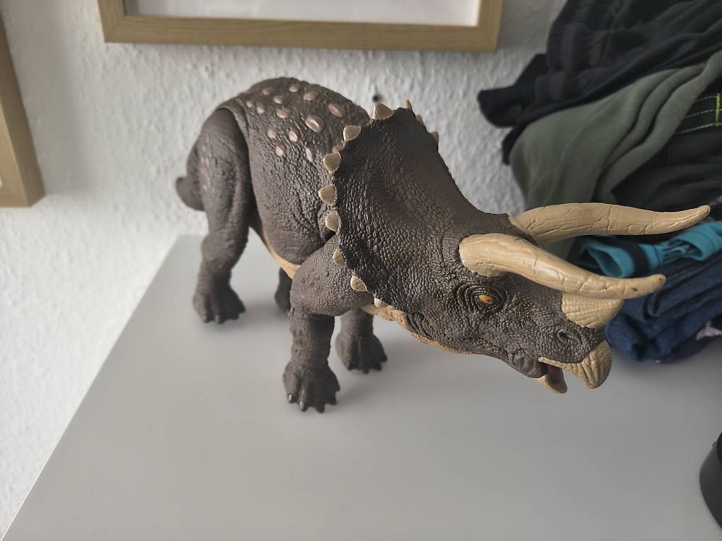 Statuette: Jurassic World Triceratops – Usato da Reinach BL venduto da Palais_swiss 1