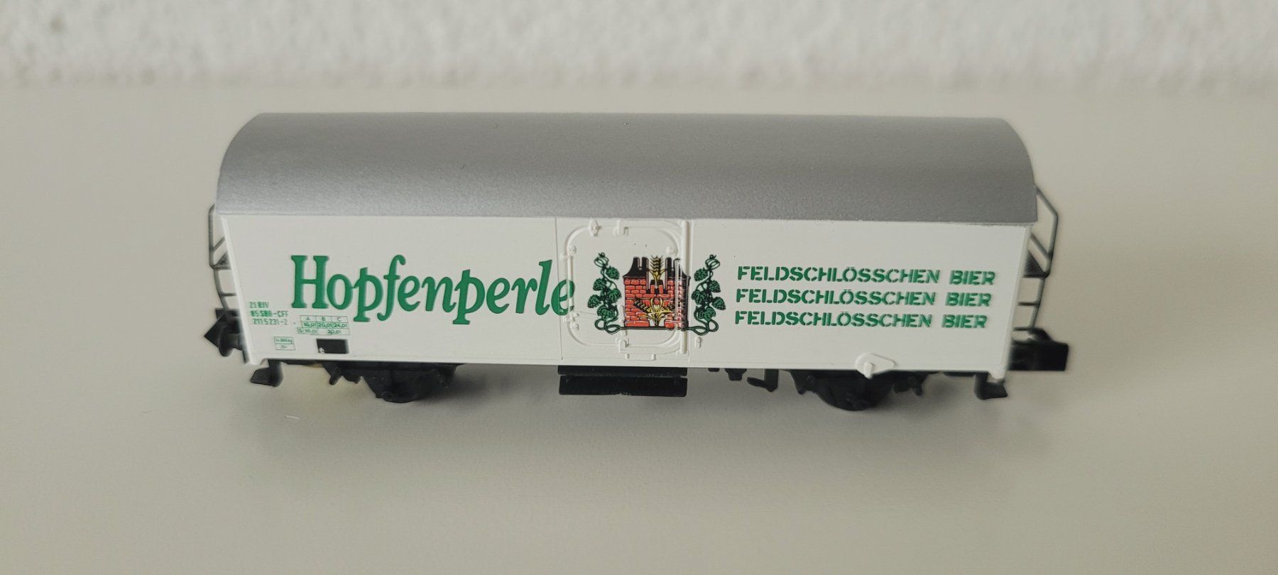 Arnold Modellini di ferrovie: Feldschlösschen Hopfenperle Bierwagen – Usato da Wittenbach venduto da Hase113 1