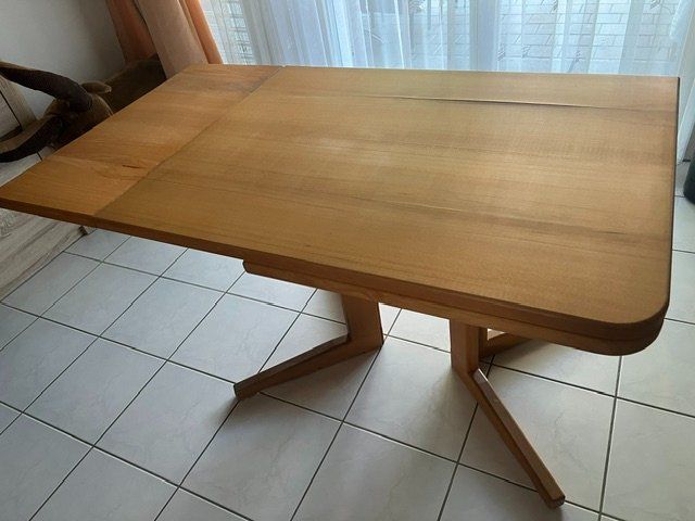 Set di tavolo e panche: Eckbank Massiv mit Stühlen und Tisch – Usato da Dietlikon venduto da Cam0 5