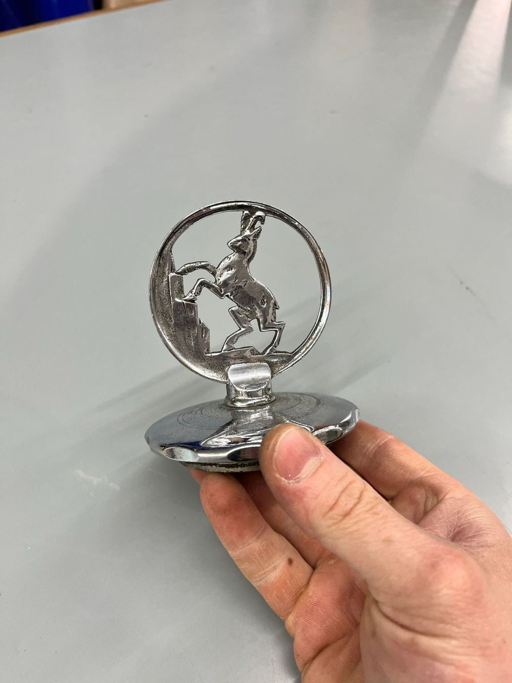 Autos: Kühlergrill Emblem Steiger Martini ca. 1920 Oldtimer – Gebraucht aus Weinfelden von Klebstreifen 1