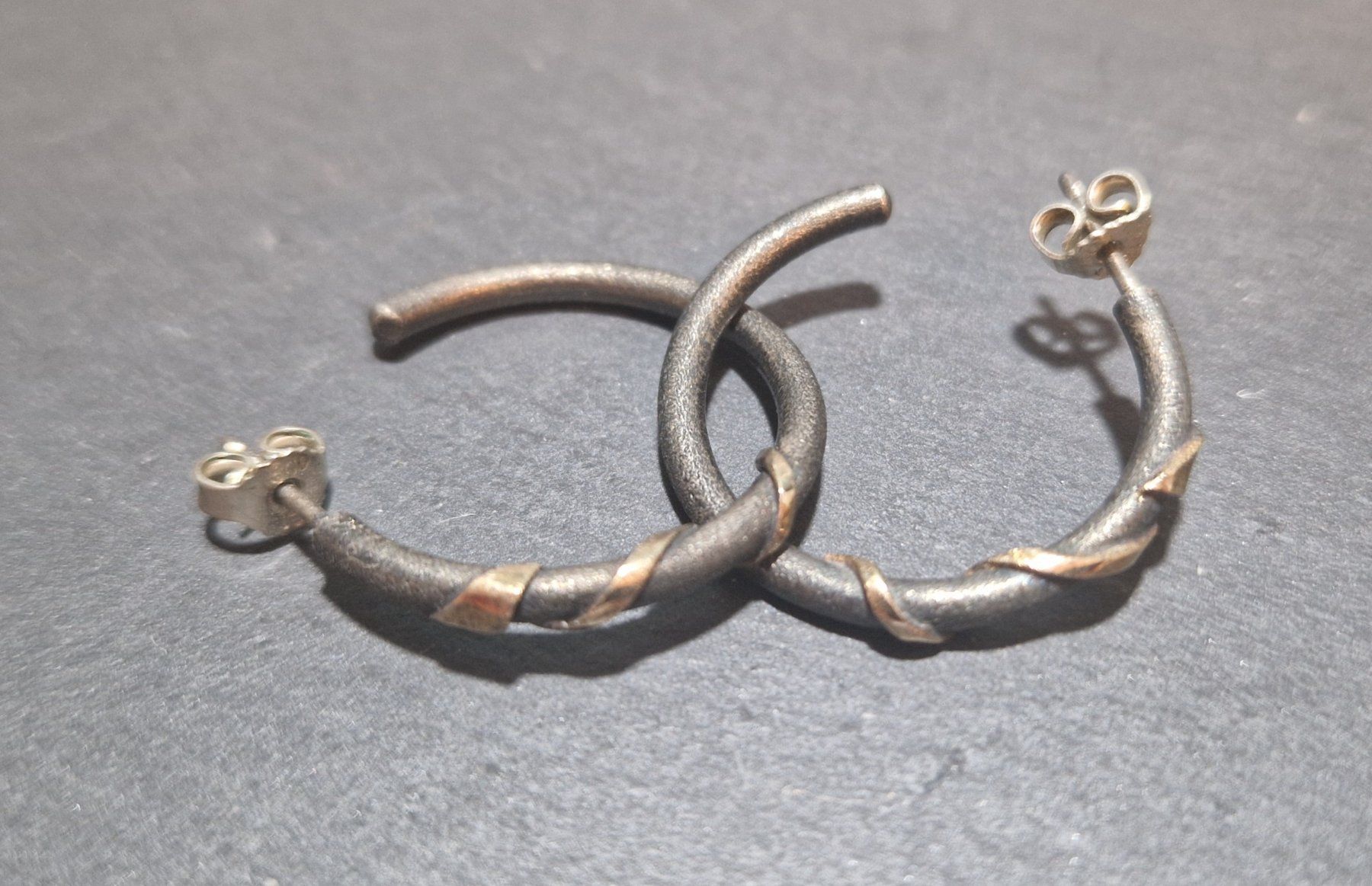 Ohrringe & -stecker: Auffällige Bicolor-Creolen – Gebraucht aus Winterthur von Sadega 2