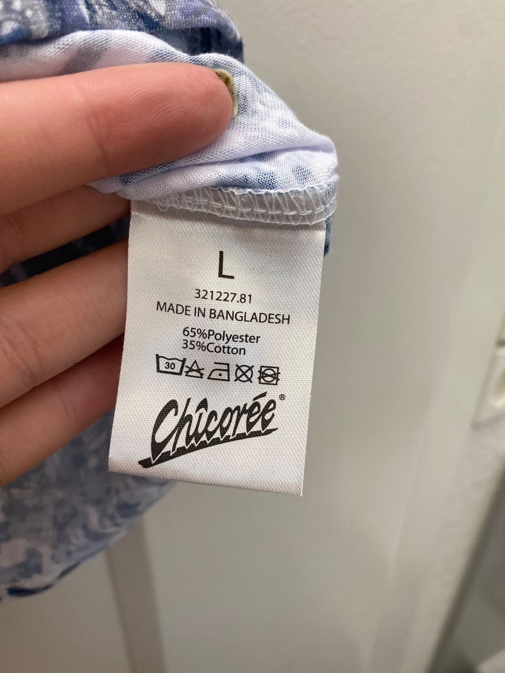 T-shirt: Chicorée Sommershirt, Grösse L, blau/weiss gemustert – Usato da Schlieren venduto da neopreniii 1