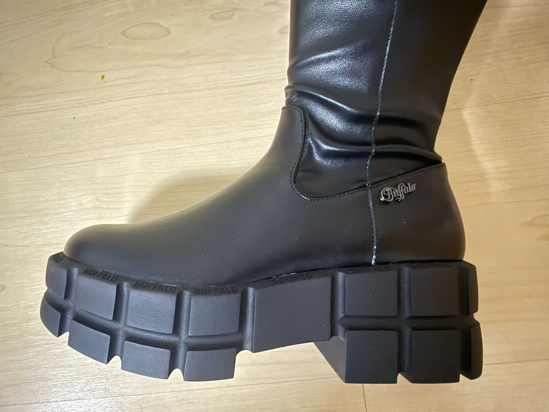 Buffalo Damenschuhe: Buffalo Stiefel Overknee Gr. 39 NEU – Neu und originalverpackt aus Waltenschwil von Bodensee84 1