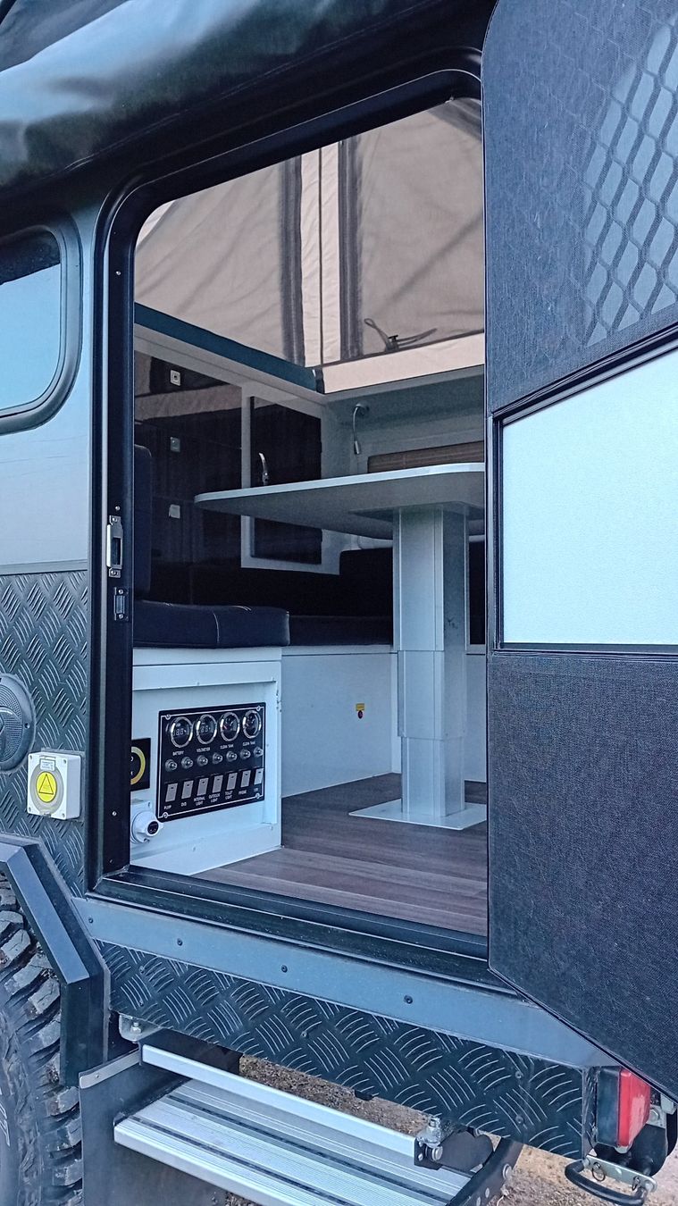 Anhänger: Offroad Wohnananhänger Allroad Caravan AM03 Top Zustand – Gebraucht aus Stein AR von Validus 7