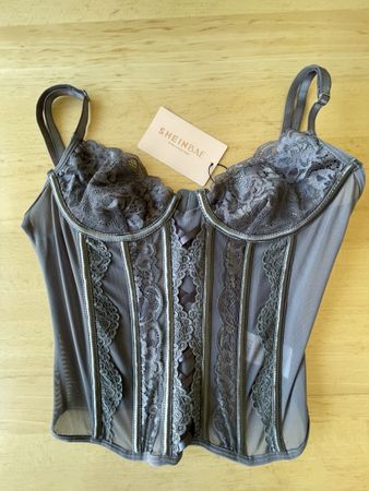 Nouveau corset Shein Bae XS - Élégant et confortable!