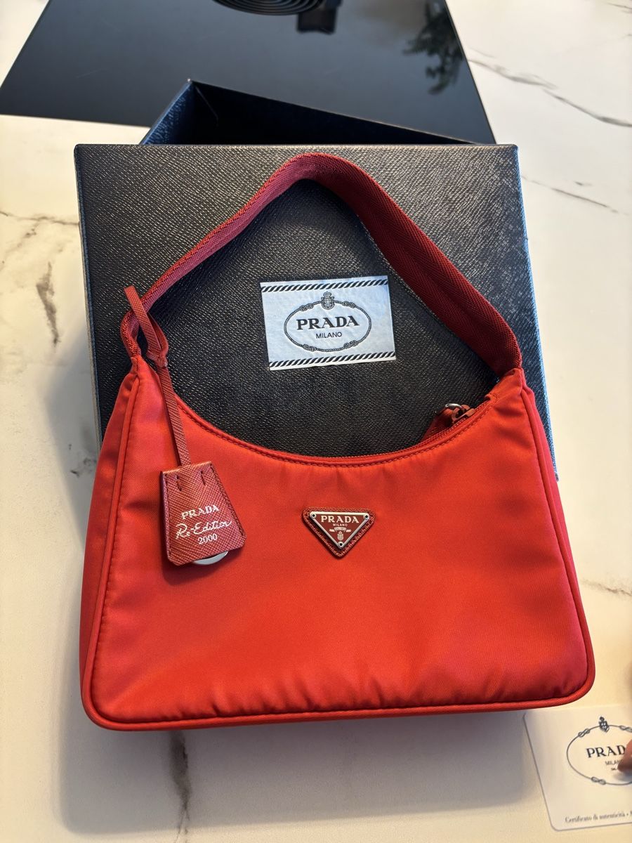 Prada Borse da donna: Prada Mini Bag, Rouge, Edition Ré-Nylon 2000 – Nuovo (secondo la descrizione) da la chaux-de-fonds venduto da Hofer5